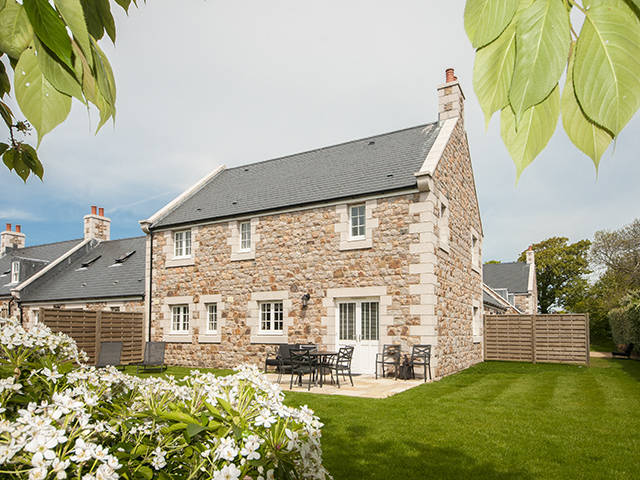 South facing cottage with large terrace with garden furniture