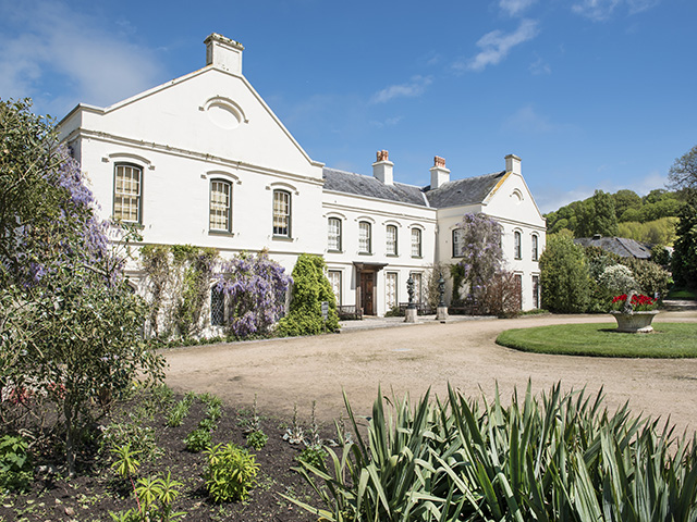 Samares Manor House. Self catering in the grounds