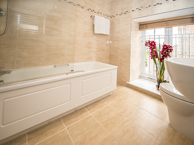 Le Hurel L'Etable Cottage bathroom, bath with shower over the bath