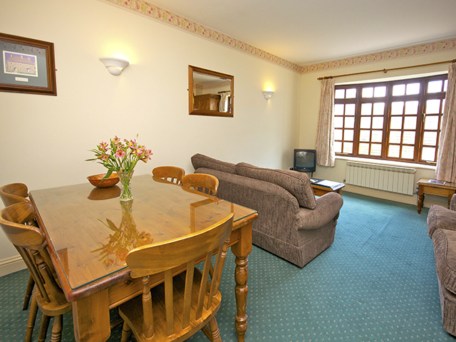 Dining area in lounge/diner