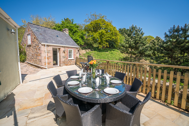 Spacious patio terrace for enjoying evening drinks al fresco!