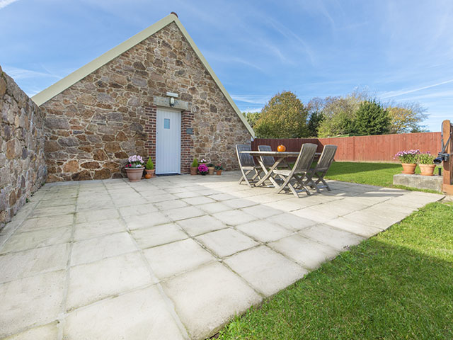 Patio and lawned garden, Kings Cottage, Freedom Holidays, Jersey