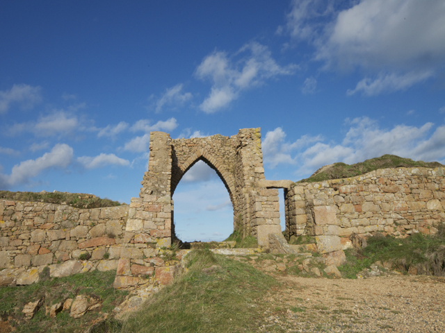 The ruins of Grosnez Caste are nearby