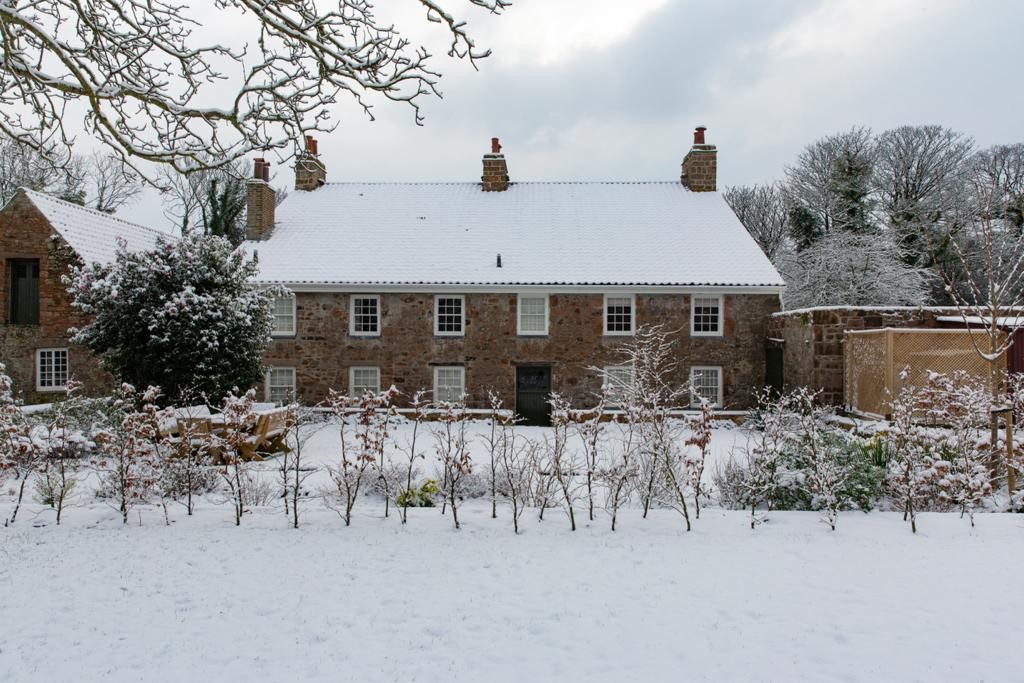 The Farmhouse in the snow