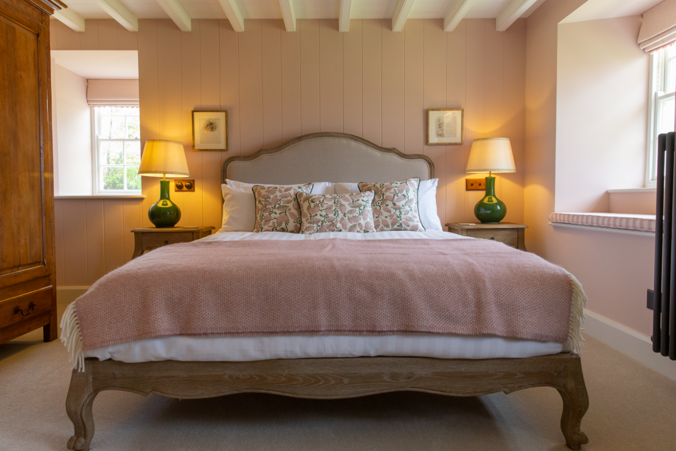 Bedroom 2 (pink) - double bedroom - first floor
