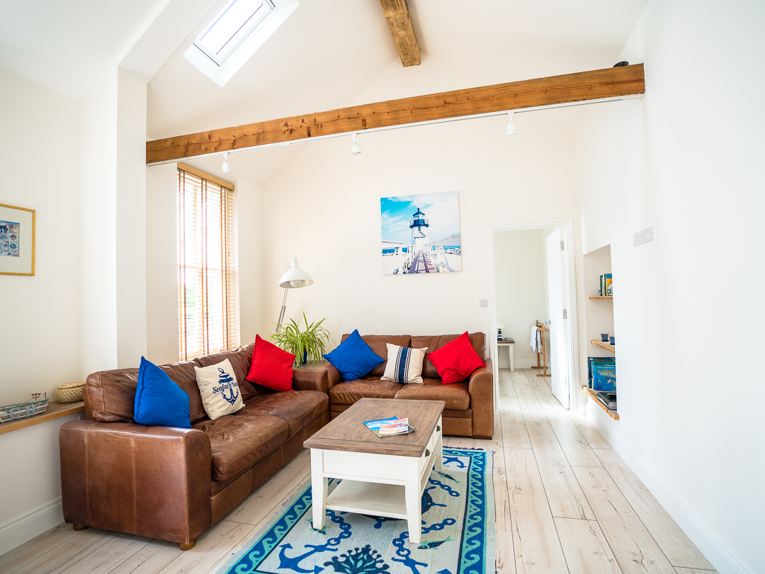 Beautiful, bright and airy lounge