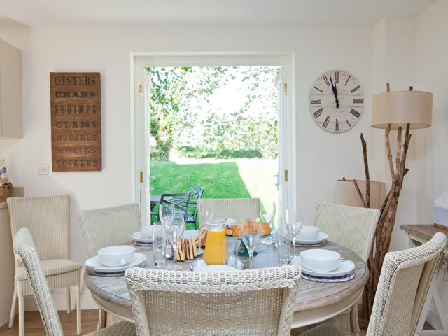 Vew of a typical dining area with garden outlook
