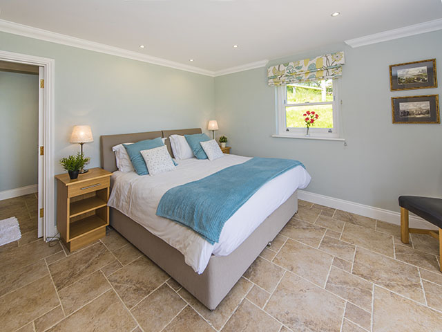 Master bedroom with en-suite shower room (bed can be a double or 2 singles)