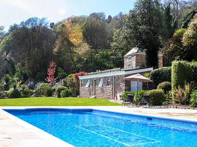 La Haule Manor outdoor pool