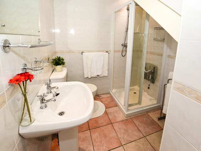 Shower room for both twin bedrooms